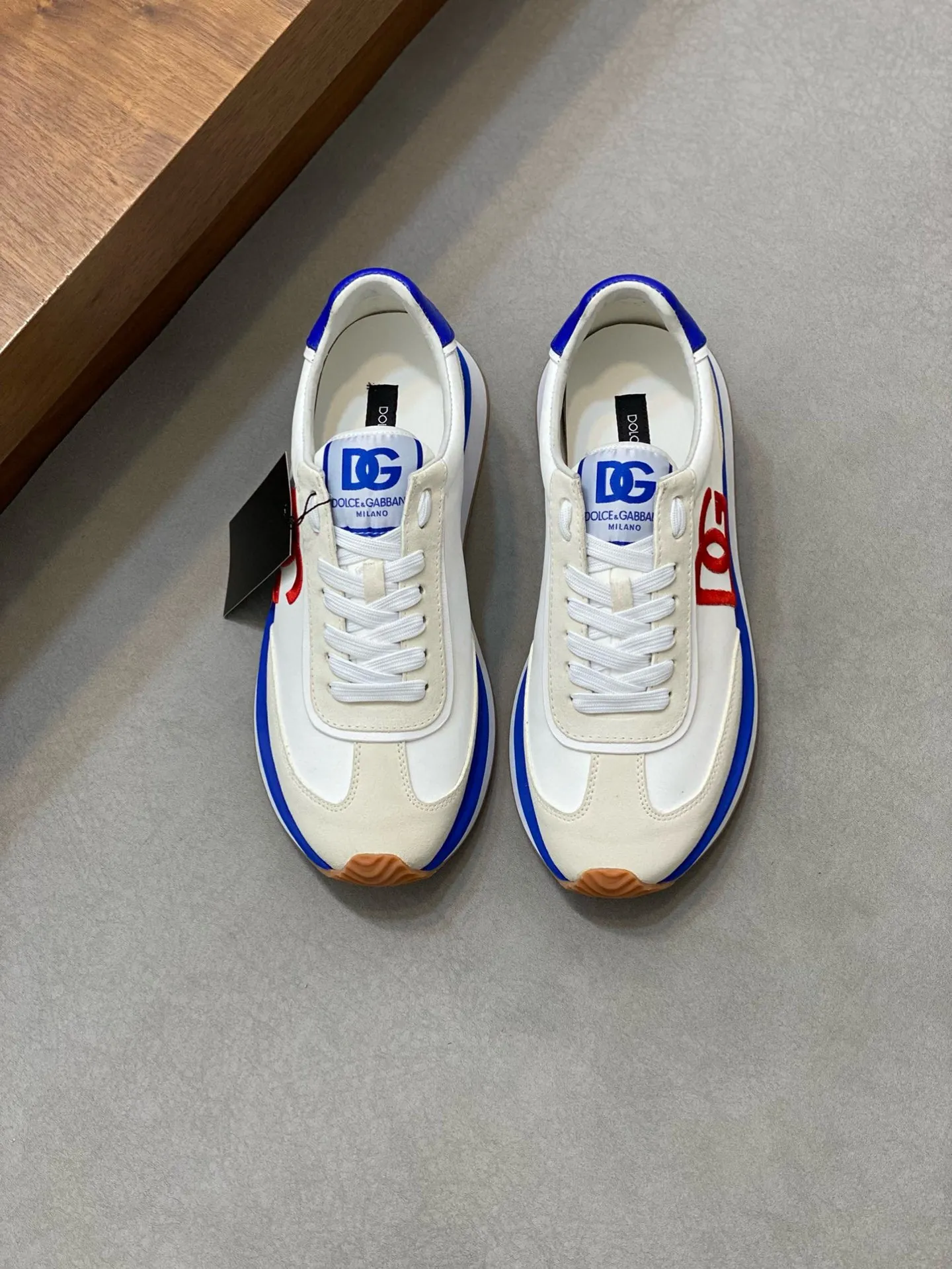 Factory price: 458💰••New products••Dolce&Gabbana••DG✔️High-end men's sports•casual shoes. Original goods from top counters. Original imported cowhide, multi-material splicing design ➕Imported cowhide lining, cowhide feet ➕Original TPR elastic outsole. Size: 39-44 (38, 45 customized)